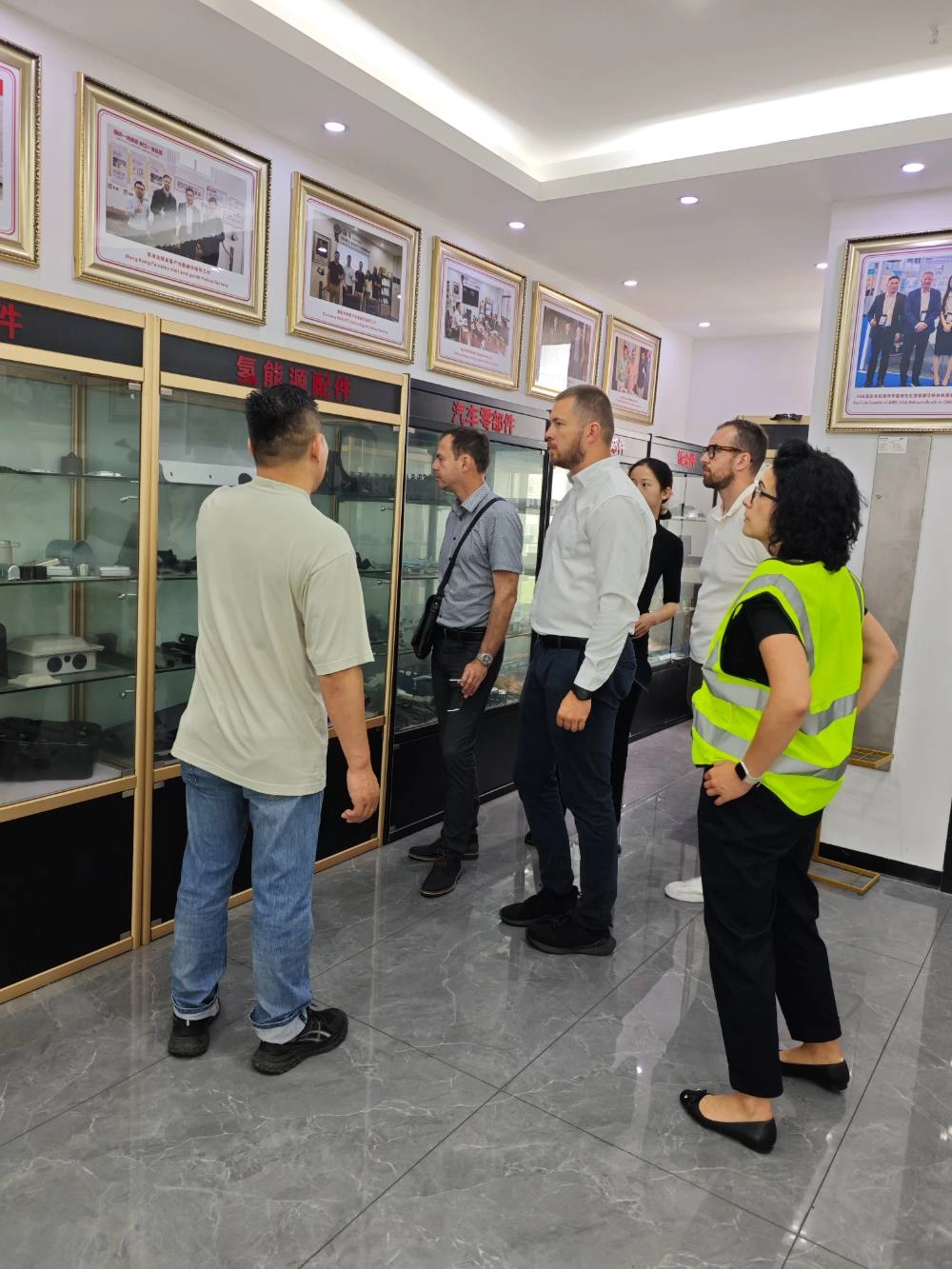 Equipe TORSUS da Eslováquia visita a Hehua Machinery