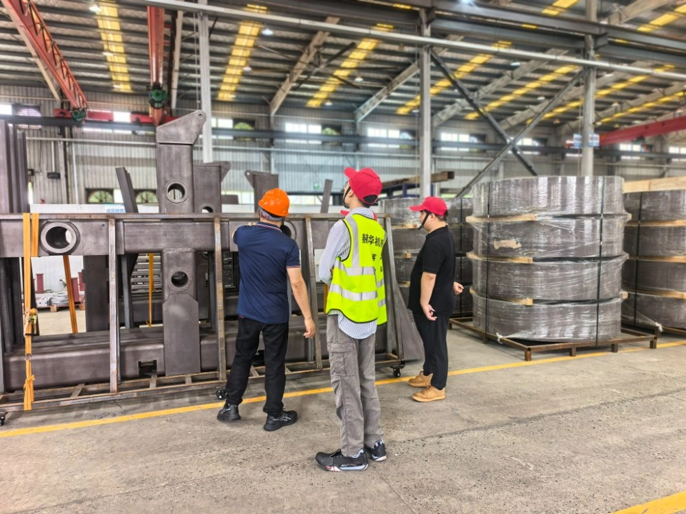 Equipe da Hitachi Energy visita a Hehua Machinery