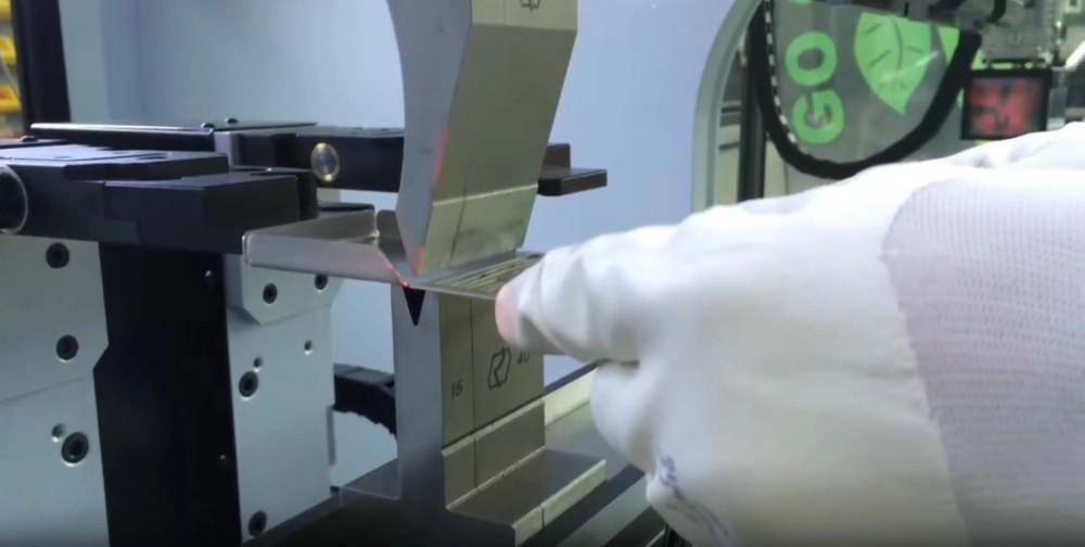 Como escolher o processo de dobra correto para seu projeto de fabricação de metal personalizado